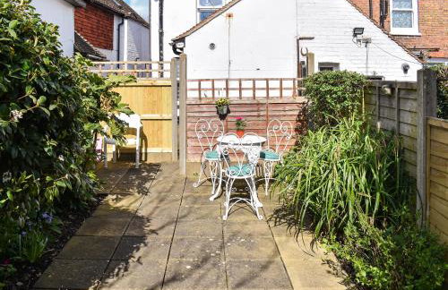 New Street Cottage - Photo 2