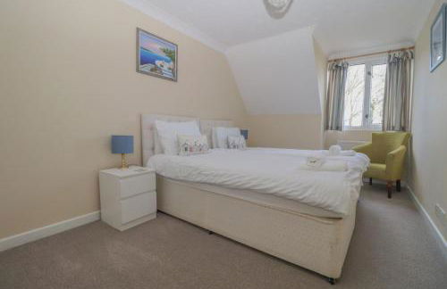 4 bed house 50 yards from the beach & lighthouse - Photo 25