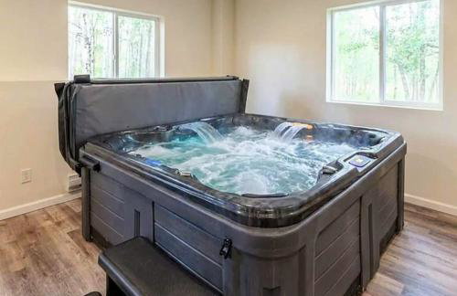 Spacious Ski Chalet W Indoor Hotub & Sep Suite! - Foto 11