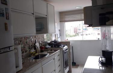 PRIME Beach e Praia do Forte a Pé e Polo Gourmet com carro no estacionamento. - Foto 12