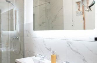 Warm Beachfront Getaway with Winter Ocean Views & Parking - Foto 40