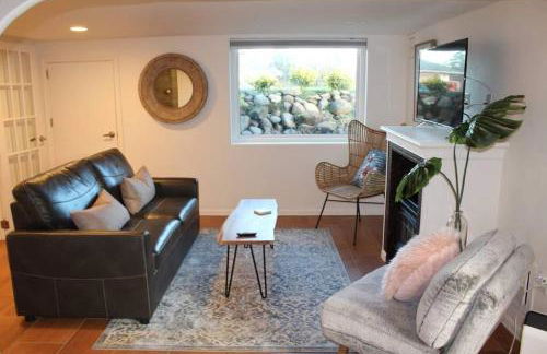 Private Basement Suite w Hot Tub - Foto 4