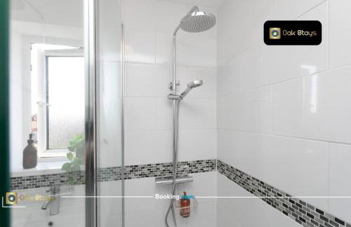 Quick Deals l 5 Bedroom l Sleeps 10 l Parking l Ideal for Groups l Oak Stays Short Lets & Serviced Accommodations - Foto 22