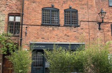 The Hat Works - Photo 2