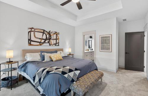 Plush & Roomy - Perfect for All Ages near KU & KC - Photo 17