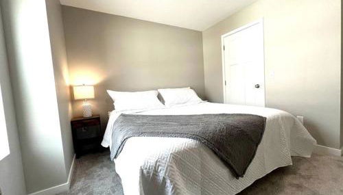 Central Cedar Falls Townhome - King Beds! - Foto 2