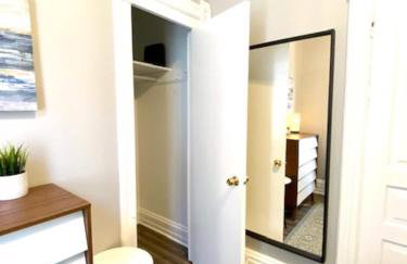 Walk to Wrigley 3BR1BA Sleeps 8 Free Parking - Foto 25