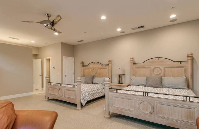 Luxe 4 Bdrm W/pool and Spa on Golf Course Lot! - Foto 9