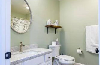 The Queen Place - Updated-Private Backyard - Foto 8