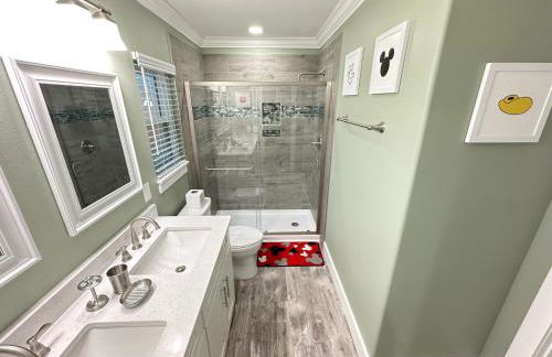 Brand NEW Modern Luxury wPrivate Pool Hot Tub BBQ Home Cinema 2 Miles to Disney - Foto 42