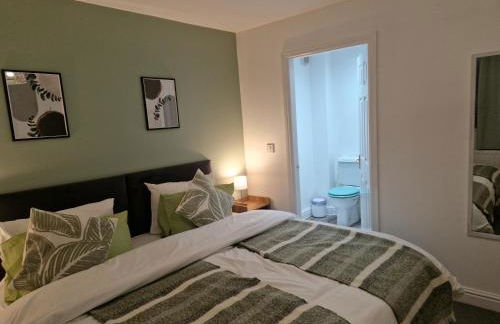 Superb & Beautiful Stourport Home with 7 Beds by PureStay - Foto 25