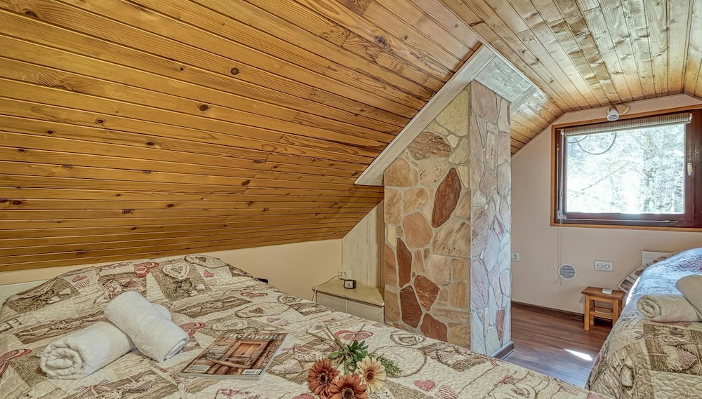 Rozi's Riverside Cottage - Photo 1, Room