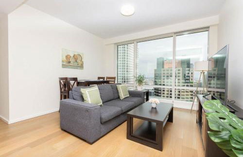 Snug 3BR HighRise with Pool, Spa & Rooftop Views - Foto 25