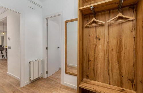 Poble Sec 3BR 2BA Balcony Sleeps 7 - Photo 16