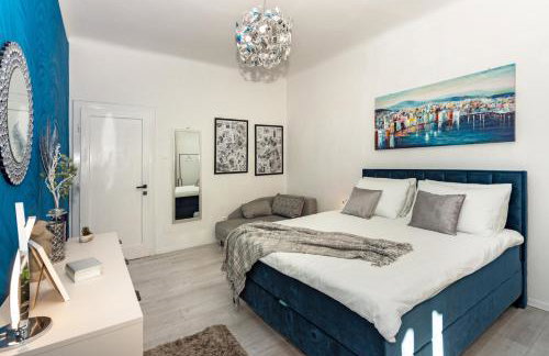 Spacious Apartment Center - Photo 13