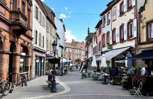 Joli 2 pièces, avec climatisation et grande terrasse, vue sur les toits, zone piétonne - Photo 4