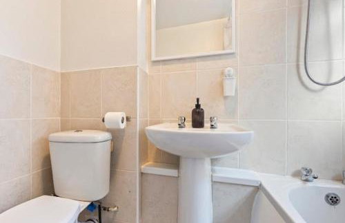 1 Bedroom Apartment Sleeps 4, Free Parking, Tv - Foto 24