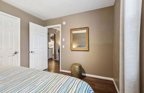 Belmont kings 1 mile to downtown and park free - Foto 5