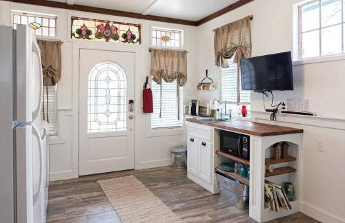 Rustic and Romantic Cabin with Breakfast Included near Royse City, Texas - Foto 2