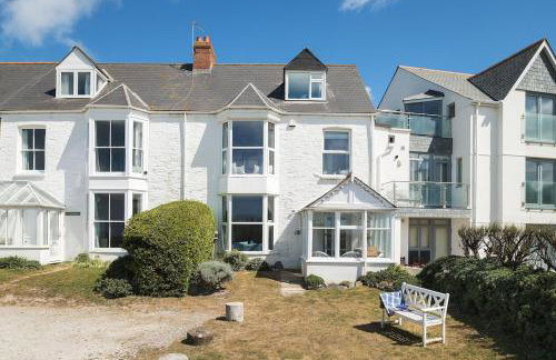 Beautiful family house with amazing sea views - Photo 26