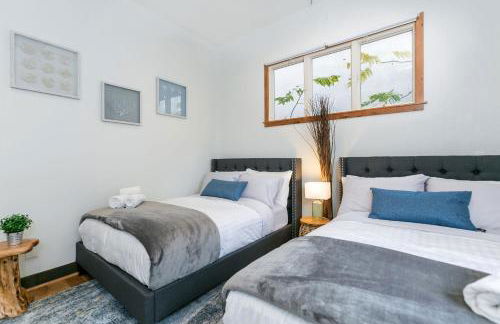 Stunning 2-Bedroom Home near Downtown Culver - Photo 25