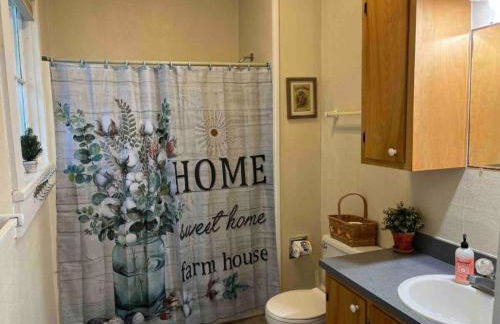 Inviting Cottage Rental on a Private Farm in Rileyville, Virginia - Photo 32