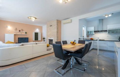 Lovely Home In Susnjevica With Kitchen - Photo 6