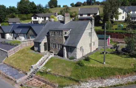 Cosy Arts & Crafts Cottage with stunning views - Photo 2