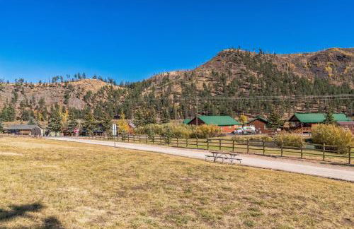 Cozy Cabin Retreat with Scenic Views cabin - Foto 38