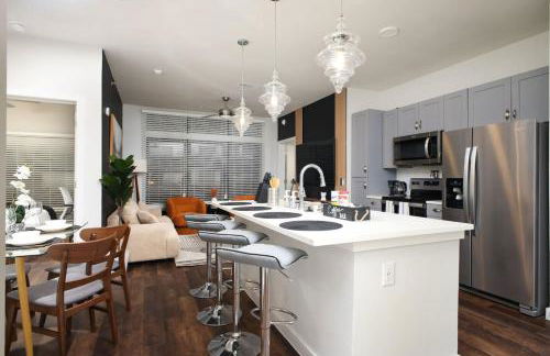 Elegant 2BR-w Parking, Near Riverwalk & Conv Ctr - Foto 19