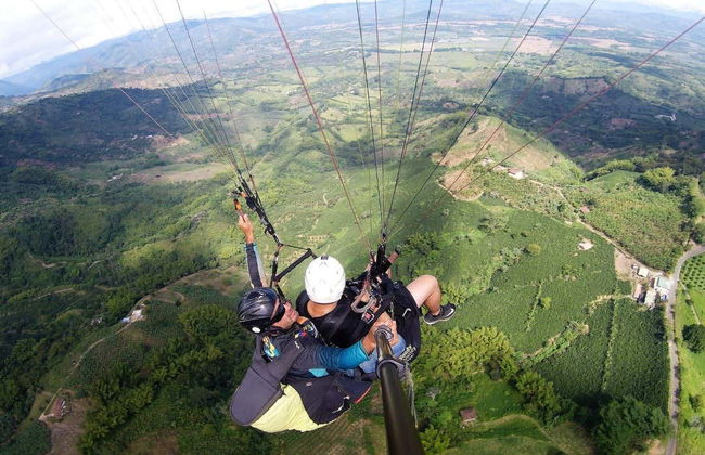 Vuelo privado en parapente sobre el Eje Cafetero - Foto 2