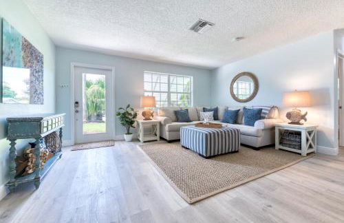 Enchanting Juno Beach Home! Sleeps 8! - Photo 4