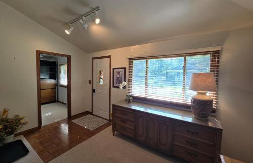 Elena's Lake Cottage - A Cozy Lake Getaway - Foto 6