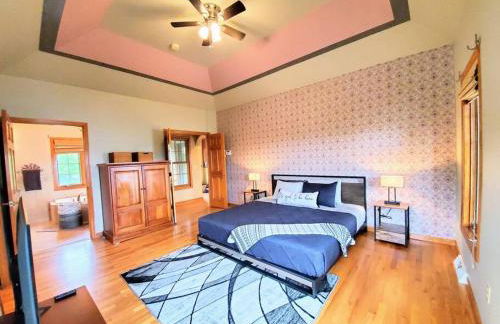 Artemis Lakehouse - Hot Tub, Lakefront & Racetrack - Photo 19