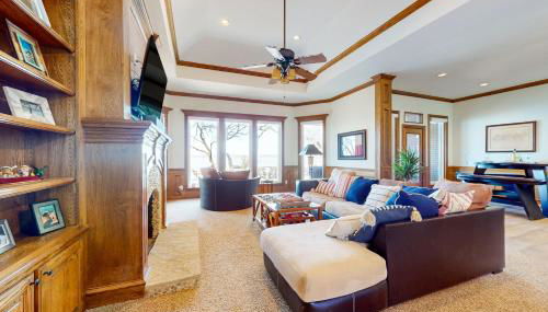 Lakefront Estate Stunning Views, Deck, Bar and Dock - Foto 5