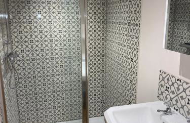 The Stables at Pentregaer Ucha, tennis court & lake - Foto 11