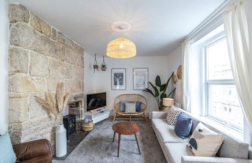 Bright & beautiful 4 bedroom house with sea views - Photo 32