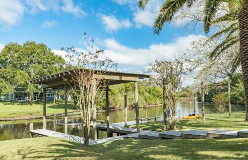 Stunning Waterfront Rental Property with Private Dock and Pool - Foto 7