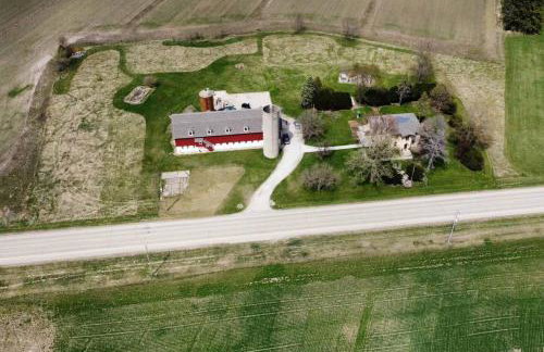 Historic 1868 Farmhouse Kettle Moraine Getaway - Foto 33