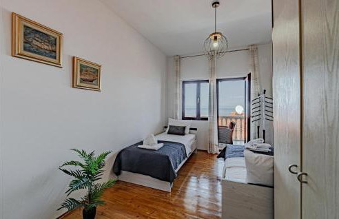 2 Bedroom Nice Apartment In Prigradica - Foto 13