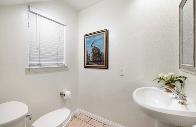 Canalfront Charmer by Avantstay Waterfront w/ Shared Dock + Hot Tub - Foto 30