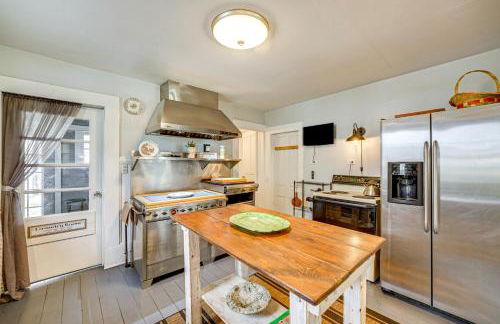 Spacious Vintage Gem with Sunroom in Manistee! - Foto 17