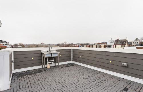 5-Bedroom Home with 2 Kitchens & Rooftop Deck, U Street and Shaw - Foto 48