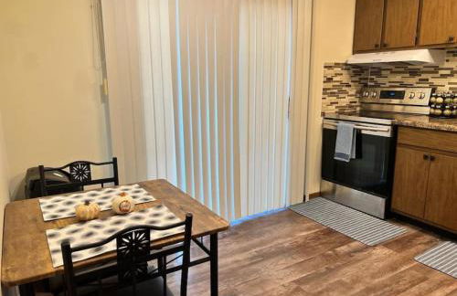 Quiet Cozy 2BR APT Black out Curtains - Foto 6