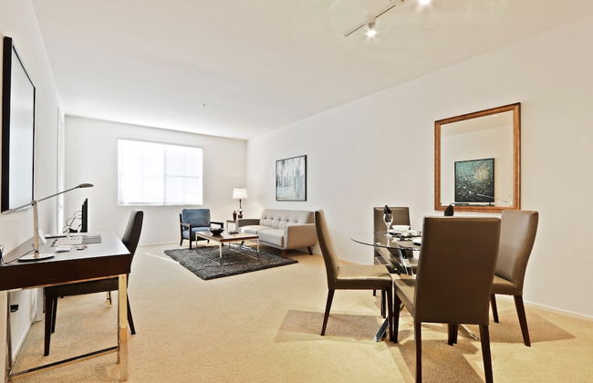 Global Luxury Suites at The Village - Photo 18