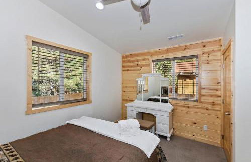 Stylish Elysian Big Bear Cabin w Enclosed backyard - Foto 5