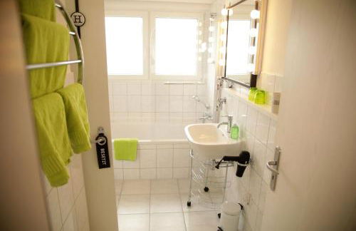 Art City-Studios Kassel 4 und 8, groß, modern, citynah, je 3 Schlafzimmer, kostenfreie Parkplätze, Süd-Balkons, ruhig, Herkulesblick - Foto 4