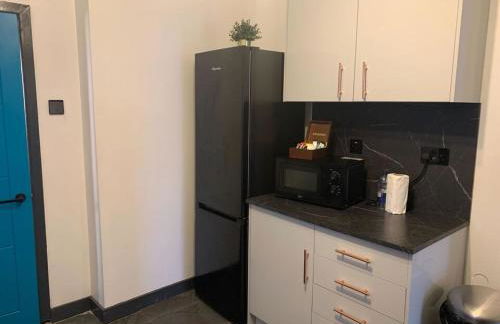 Tudors eSuites - 4 Bedroom Spacious House - #142R - Photo 4