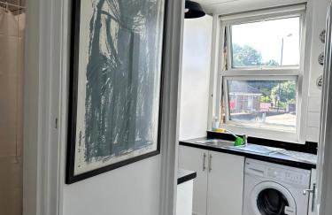 Stylish Flat by Brockley Station & Goldsmiths - Photo 14