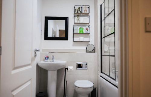 Luxurious 3-Story Townhouse, sleeps up to 10! - Foto 33